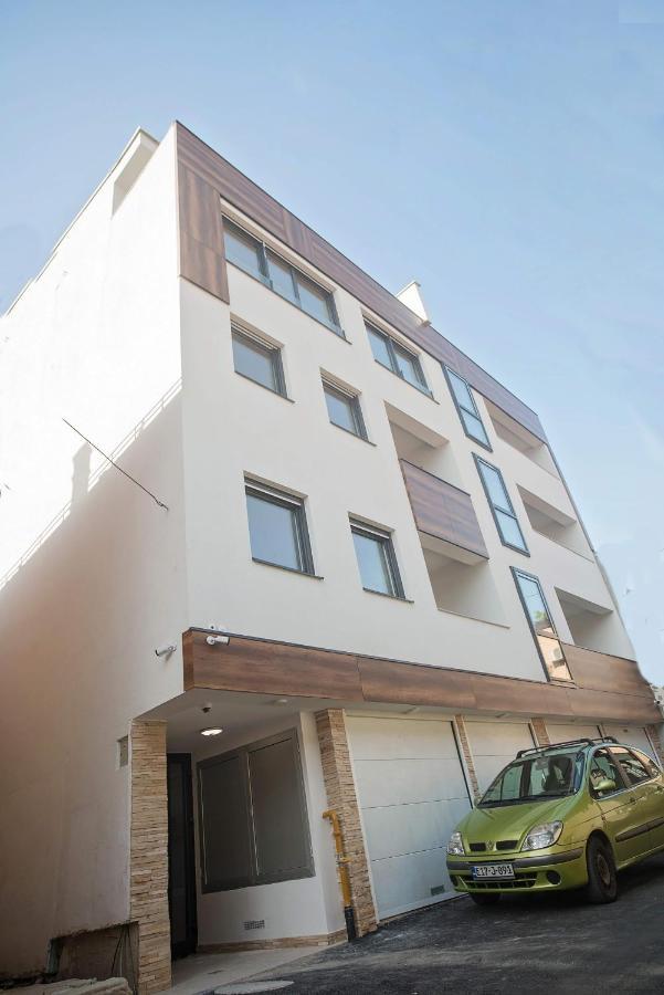 Luna Deluxe City Center & Free Parking ซาราเยโว ภายนอก รูปภาพ